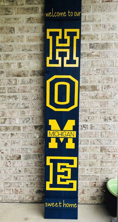 University of Michigan rustic welcome sign. #uofm #goblue #welcome #homesweethome #farmhousedecor #collegetheme Family Birthdays Sign, Home Porch Sign, Rustic Welcome Sign, Cricut Home, U Of M, Cricut Help, Door Signs Diy, Old Desks, Home Porch