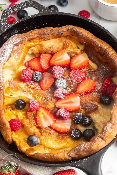 An easy German Pancake recipe (aka Dutch Baby Pancake) to make this classic, puffy, baked breakfast speciality at home. Easy Breakfast Dishes, German Pancakes Recipe, Dutch Baby Recipe, Puff Pancake, Crepe Suzette, Dutch Pancakes, Baby Pancakes, German Pancakes, Dutch Baby Pancake