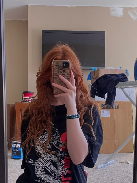 Ginger Goth Aesthetic, Redhair Girls Aesthetic, Ginger Hair Girl Aesthetic, Ginger Hair Aesthetic Girl, Outfits For Gingers, Natural Orange Hair, Ginger Girl Aesthetic, Ginger Hair Inspiration, Ginger Haired Girl