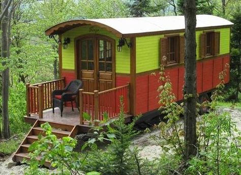 Tiny Cottages Retirement Goals, Wohne Im Tiny House, Best Tiny House, A Small House, Van Ideas, Tiny House Listings, Farm Ideas, Unusual Homes, Tiny House Movement