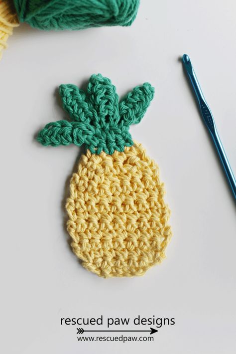 Click on the 'Continue Reading" Button to go to the pattern website. Pineapple Applique, Crocheted Pineapple, Crochet Pouches, Crochet Pineapple, Beau Crochet, Gratis Printables, Crochet Embellishments, Confection Au Crochet, Crochet Fruit