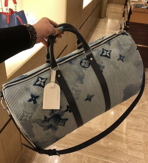 Lv Duffle Bag, Louis Vuitton Duffle Bag, Tas Lv, Handbag Essentials, Luxury Lifestyle Dreams, Fancy Bags, Luxury Purses, Classy Jewelry, Sneakers Men Fashion