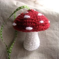 Crochet Mushroom, Confection Au Crochet, Pola Amigurumi, Crochet Food, Crochet Ornaments, Crochet Amigurumi Free Patterns, Crochet Diy, Crochet Christmas, Crochet Accessories