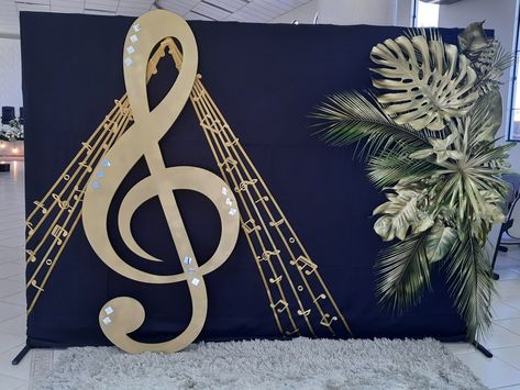 Microphone Centerpiece Ideas, Band Banquet Ideas, Recital Decorations, Concert Decorations, Music Centerpieces, Balloon Birthday Themes, Draping Ideas, Purple Wedding Decorations, Christmas Stage