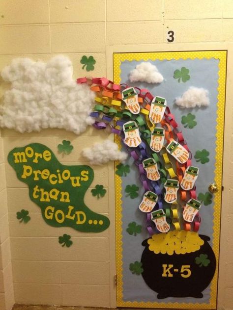 30+ St. Patrick's day Classroom Door decoration ideas to keep the good luck flowing in - Hike n Dip St Patricks Day Classroom Door, St Patricks Day Classroom, Sant Patrick, Classroom Door Decorations, Spring Door Decoration, March Crafts, Infant Classroom, Toddler Class, St Patricks Day Crafts For Kids