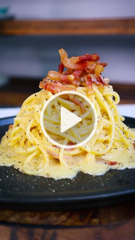 How To Plate Spaghetti, Carbonara Video, Carbonara Recipe Video, Carbonara Pasta Video, Carbonara Pancetta, Authentic Pasta Carbonara, Spaghetti Carbonara Authentic, How To Make Carbonara, Real Italian Carbonara