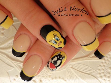 Sylvester and Tweety <3 Tweety Nail Art, Comic Nail Art, Sylvester And Tweety, Bird Nail Art, Cartoon Nails, Art Nail Art, Nail Art Gel, Gel Nail Design, Tweety Bird