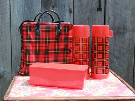 Vintage Thermos Aladdin Picnic Set, Red Plaid, Mid-Century Picnic Basket Food, Sandwich Box, Vintage Picnic Basket, Picnic Tote, Plaid Tote Bag, Vintage Thermos, Plastic Food Containers, Plaid Tote, Vintage Picnic