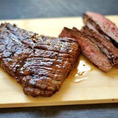 Marinade Flank Steak, Light Summer Dinners, Traditional Greek Salad, Marinated Flank Steak, Flank Steak Recipes, Tzatziki Sauce, Grilling Season, Skirt Steak, Flank Steak