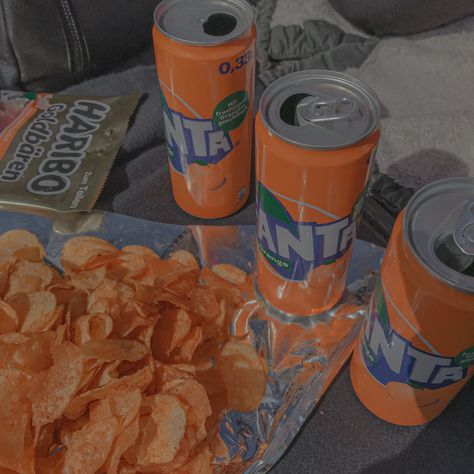 Orange Fanta Aesthetic, Fanta Drink Aesthetic, Fanta Aesthetic Orange, Orange Soda Aesthetic, Fanta Wallpaper, Productos Aesthetic, Fanta Aesthetic, Aesthetic Chips, Fanta Drink