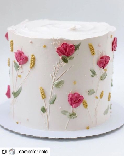 Peach Colored Birthday Cake, Tårta Design, Cake With Flowers, Cake Decorating Videos, Cake Decorating Designs, Buttercream Flowers, Pretty Birthday Cakes, Painted Cakes, Gorgeous Cakes