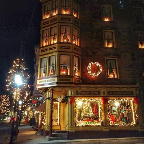 The Treasure Shop in Jim Thorpe is decked out for Christmas! Tag your photos using #DiscoverNEPA for a chance to be featured on our page.… Jim Thorpe Christmas, Jim Thorpe Pa Christmas, Christmas In Connecticut Movie, Jim Thorpe, Jim Shore Christmas, Jim Shore Cross Stitch Gallery.ru, Christmas Tag, Travel Usa, Picture Perfect