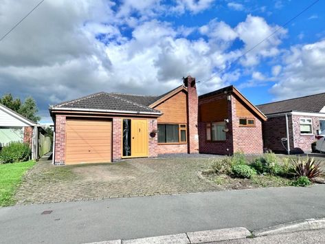 4 bedroom detached bungalow for sale in Hunters Rise, Kirby Bellars, LE14 for £475,000. Marketed by Mike Ford Estate Agents and Valuers LTD, Melton Mowbray Melton Mowbray, Detached Bungalow, Bungalows For Sale, Estate Agents, Kirby, Estate Agent, Bungalow, Ford, Bedroom