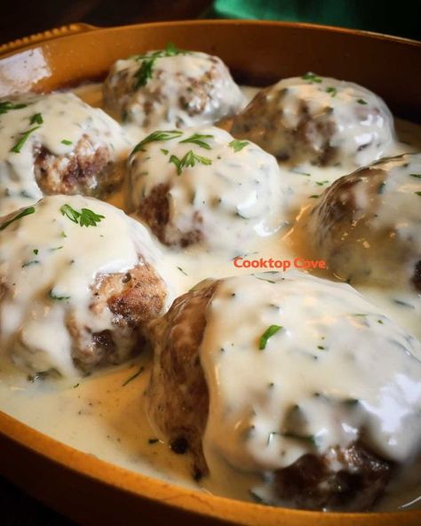 This recipe is called "Amish Poor Man's Hamburger Steaks" but trust me when I say it came straight from heaven! Everyone will go crazy for it Poor Mans Recipes, Hamburger Steaks, Red Meat Recipes, Hamburger Steak, Southern Kitchen, Poor Man, Homemade Gravy, Hamburger Patties, Amish Recipes