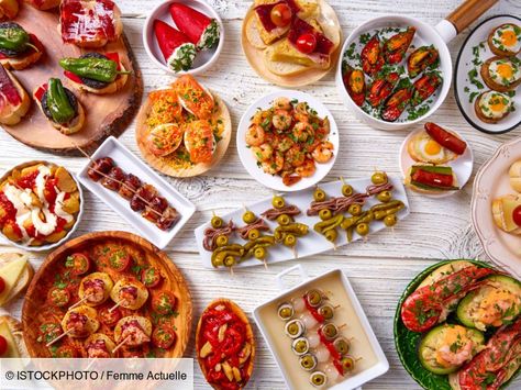 Comment faire des tapas comme en Espagne : nos meilleures recettes Food In Spain, Vegetarian Tapas, Spanish Tapas Recipes, Tapas Menu, Best Tapas, Tapas Restaurant, Tapas Dishes, Seafood Paella, Spain Food