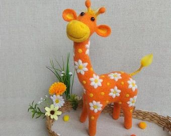 FunnyGreenSheepShop - Etsy Canada Animal Art Doll, Felt Giraffe, Giraffe Toy, Shabby Chic Easter, Funny Giraffe, Safari Nursery Decor, Animal Toys, Safari Nursery, Easter Shopping