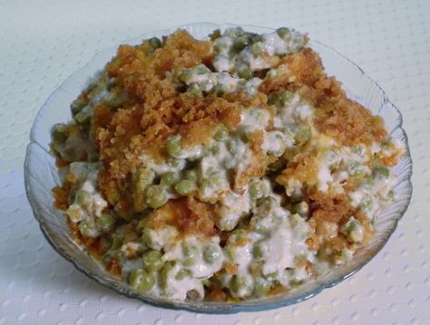 Green Pea Casserole Recipe - make w/ fresh frozen peas & homemade mushroom soup Green Pea Casserole, Pea Casserole, Asparagus Casserole, Veggie Casserole, Vegetable Casserole, Easy Casserole, Side Recipes, Veggie Dishes, Casserole Recipe