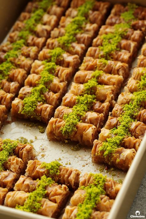 Baklava Recept, Baklava Rolls, Turkish Baklava, Arabic Dessert, Middle Eastern Desserts, Baklava Recipe, Turkish Desserts, Armenian Recipes, Arabic Sweets