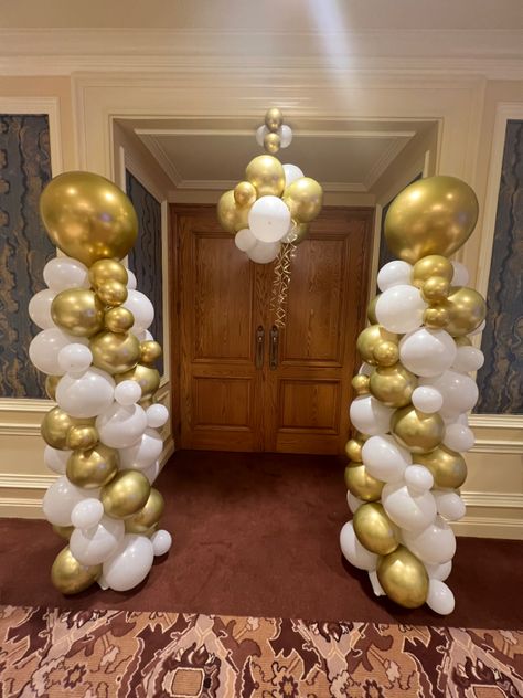 Sweet 16 Decorations Gold, Gold And White Sweet 16, White And Gold Party Decorations, Gold And White Party, White And Gold Balloons, Balloons Columns, White And Gold Wedding Themes, 18th Debut, Column Decor