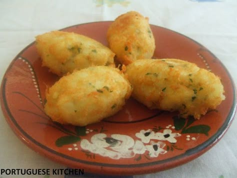 Cod fish cakes Portuguese Salmon Recipes, Portuguese Codfish Recipes, Portuguese Fish Cakes, Portugese Fish Recipes, Azores Recipes, Portuguese Cod Fish Cakes, Portuguese Fish Soup, Codfish Cakes, Portuguese Seafood