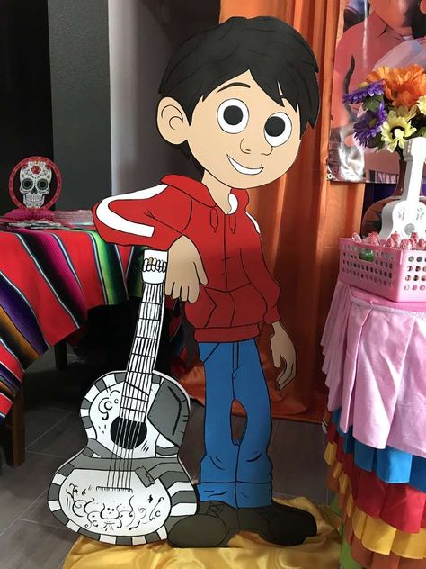 Anbi’s Coco inspired birthday  | CatchMyParty.com Coco Movie Characters, Coco Birthday Party Ideas Girl, Coco Decorations Halloween, Mexican Birthday Parties, Mexican Birthday, Party Themes For Boys, Mexican Party Theme, Fiesta Birthday, Mexican Party