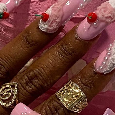 🍒DALLAS JONES🍒 on Instagram: "I’m a walking Pinterest board 😋🔥💅🏾 I wanted icing nails for my birthday so I made it whole look 🎀 Should I make more hats to purchase from @realprettygirlsclub ? 💖 Hat & bra ARE NOT edible🤣😏🔥" Frosting Nails, Icing Nails, Nails For My Birthday, Birthday Cake Nails, Cake Nail Art, Cake Nails, Cupcake Nails, Bday Nails, Sweet 17