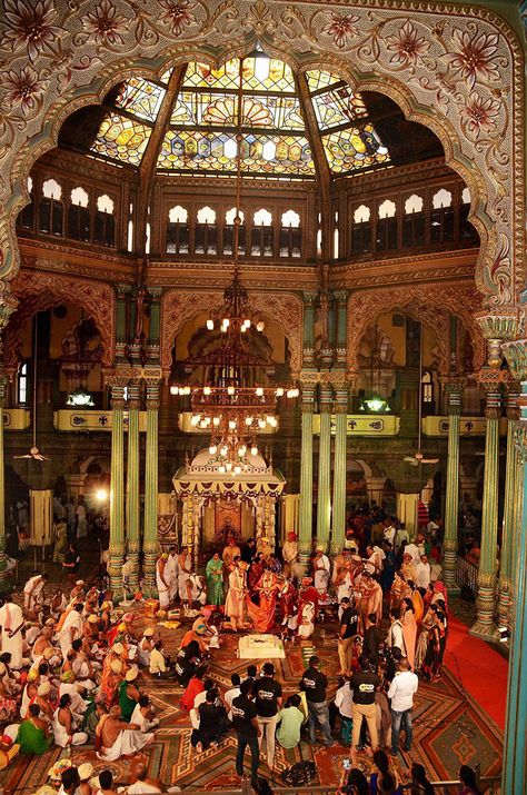 Mysuru Maharaja's Royal Wedding Photos 10 Mahavidya, Rajputana Culture, Indian Palaces, Royal Wedding Themes, Stars Images, Indian Palace, Royal Indian Wedding, Indian Royalty, Mysore Palace