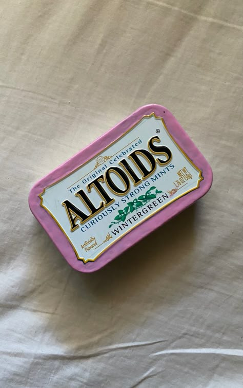 #altoids #altoidswallet #aesthetic #wallet Altoid Tin Ideas Aesthetic, Altoid Aesthetic, Mint Box Wallet, Altoids Tin Wallet, Mint Wallet, Altoids Wallets, Aesthetic Wallet, Altoids Mints, Altoid Wallet