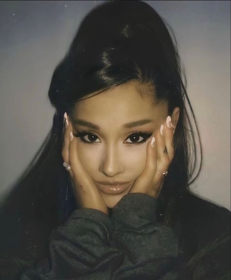 Ariana Grande Without Makeup, Neutrogena Makeup Remover, Thank U Next, Simple Eyeliner, Neutrogena Makeup, Ariana Grande Photos, Ariana G, Without Makeup, Pop Singers