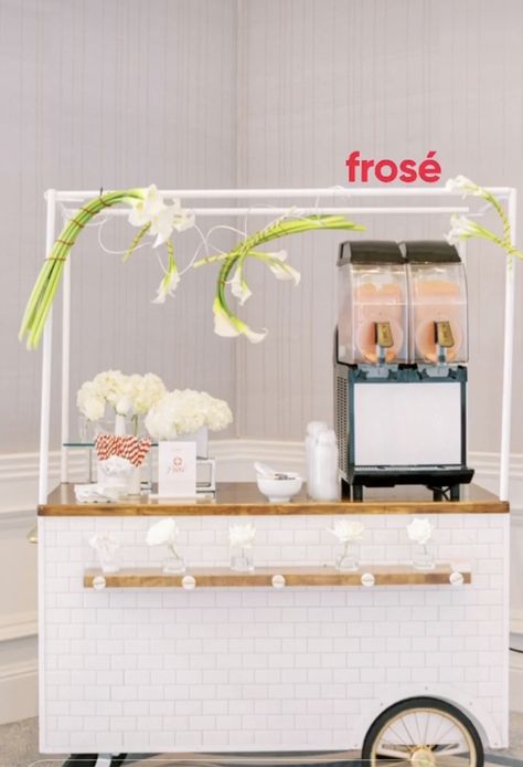 Frose Bar, Foodtrucks Ideas, Experiential Marketing Events, Slushie Machine, Bike Food, Bar Business, Wine Slushie, Sweet Carts, Mobile Cart