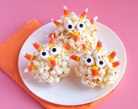 Gobble gobble mhm…If you like Rice Krispies, you’ll love this sweet and chewy marshmallow treat. Celebrate the season by rolling and decorating these adorable popcorn turkeys, and tell some “corny” jokes while you’re at it! #kidsrecipes #kidfriendlyrecipes #thanksgivingdesserts #kidsdesserts #easydesserts #desertrecipes Turkey Balls, Food Fair, Cooking Kit, Popcorn Balls, Kitchen Skills, Marshmallow Treats, Easy Meals For Kids, Kids Recipes, Fair Food Recipes