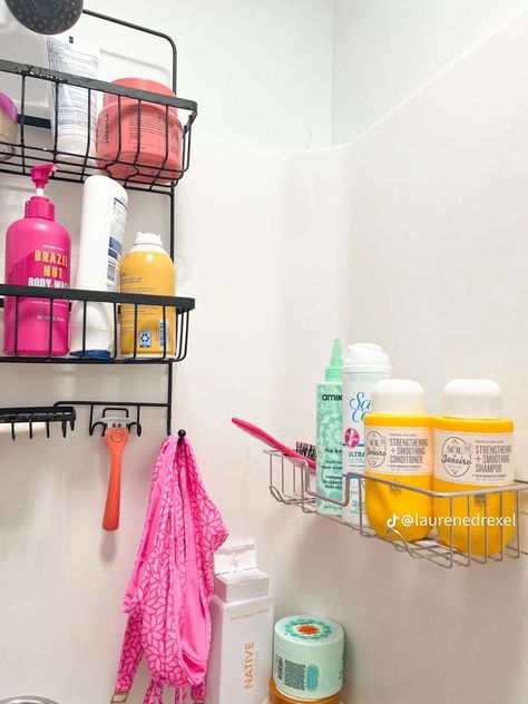 creds to original creator Cute Dorm Room Bathroom Ideas, Preppy Dorm Bathroom, Bathroom Decor Skincare, Cute Dorm Bathrooms, Dormify Skincare Holder, Dream Shower, Beachy Room, College Apartment Decor, Room Redesign