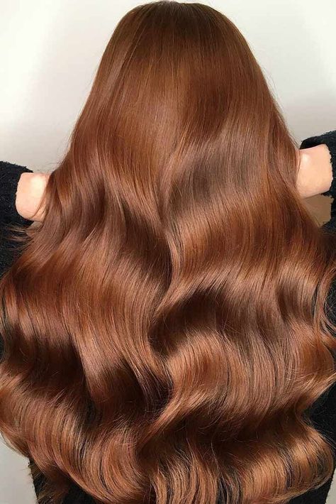 Check out the most complimenting and popular red hair color samples to get ready for a change. #haircolor #auburnhair #balayagehair Natural Auburn Hair, Brown Auburn Hair, Copper Brown Hair Color, Dark Auburn Hair, Cinnamon Hair, Ginger Hair Color, Hair Color Light Brown, Copper Hair Color, Hair Color Auburn