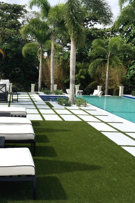 Turf And Paver Pool Deck, Pool With Astroturf, Pool Turf Ideas, Turf Pool Deck, Artificial Turf Around Pool, Pool With Turf, Small Backyard Design Ideas, Grass Artificial, Backyard Design Ideas Budget