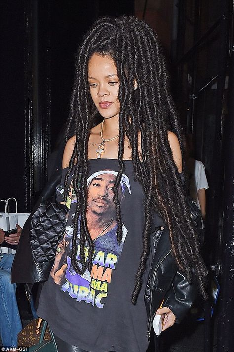 Looks Rihanna, Rihanna Outfits, Rihanna Looks, Rihanna Riri, Rihanna Style, Jhene Aiko, Rihanna Fenty, Locs Hairstyles, Mode Inspiration