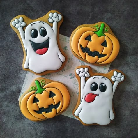 Halloween Cookie Designs, Decorated Halloween Cookies, Halloween Decorated Cookies, Halloween Biscuits, Halloween Sugar Cookies Decorated, Biscuits Halloween, Galletas Halloween, Cookies Cupcake, Halloween Cookies Decorated