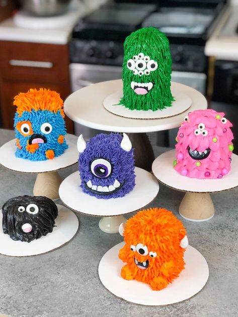 Monster Cakes #kidsbirthdayparty #kidsbirthdaypartyideas #girlbirthdayparty #girlbirthdaypartyideas #boybirthdayparty #boybirthdaypartyideas Monster Birthday Cakes, Brain Cake, Monster Cakes, Moist Vanilla Cupcakes, Homemade Buttercream Frosting, Whiskey Cake, Cake Liner, Elephant Cakes, Monster Cake