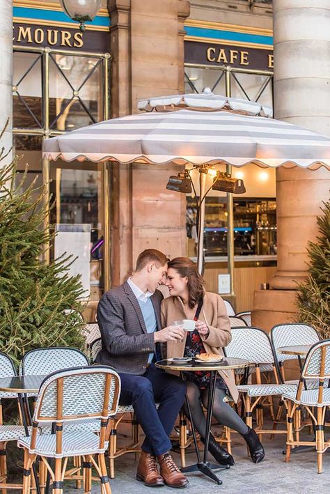 Casual couple photo session at authentic street cafe in Paris Cute Couple Photos In Cafe, Couple Photoshoot In Cafe, Paris Cafe Photoshoot, Paris Cafe Picture Ideas, Paris Cafe Couple Photoshoot, Paris Couple Pictures, Best Couple Photos, Couple References, Winter Engagement Photoshoot