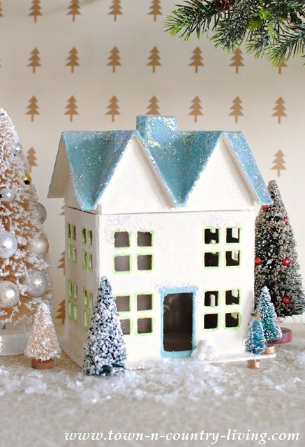 DIY Paper Mache Glitter House Paper Mache Houses Decorated, Paper Mache Christmas House, Paper Mache Houses Christmas, Diy Putz House, Paper Mache Houses, Christmas Trees Garland, Vintage White Christmas, Glitter House, Paper Mache Christmas