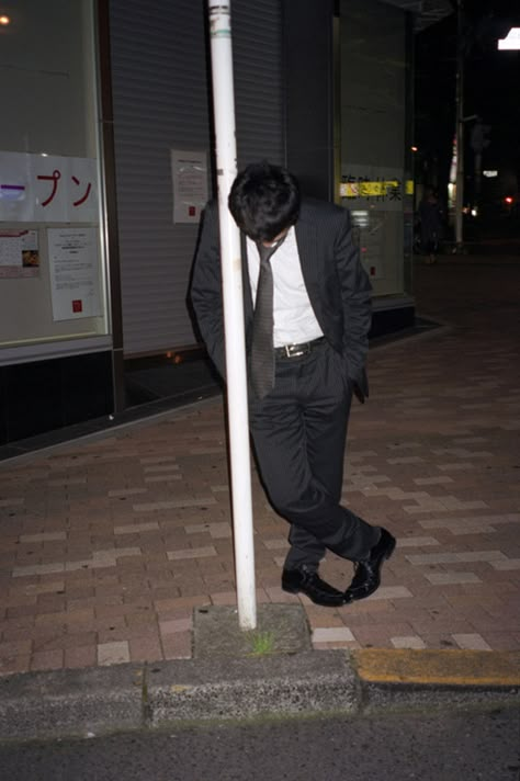 Business Man Photography, Tokyo At Night, Groom Suit Black, The Merciless, Expensive Suits, Man Japan, Picture Inspiration, Man Photography, Shoe Men