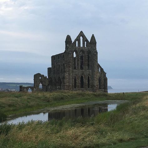 Whitby Aesthetic, Dracula Whitby, Anglo Gothic Aesthetic, Dracula Aesthetic, Anglo Gothic, Gothic Ruins, Medieval Core, Cottage Academia, Candle Aesthetics