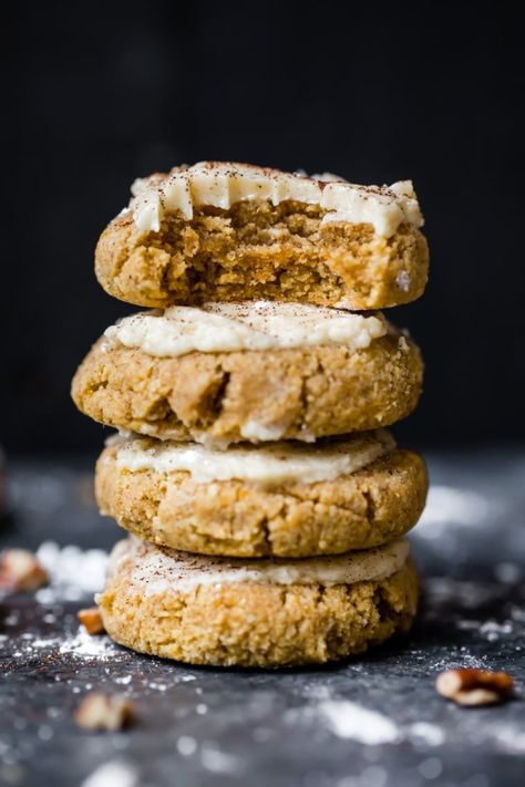 Healthy soft pumpkin cookies with an addicting salted maple frosting! These melt-in-your-mouth gluten free pumpkin cookies are grain free, easily dairy free and taste like a slice of your favorite pumpkin pie. #pumpkinrecipe #cookies #glutenfree #glutenfreedessert #grainfree #baking #fallrecipe Paleo Pumpkin Cookies, Gluten Free Pumpkin Cookies, Pumpkin Cookies Healthy, Vegan Pumpkin Cookies, Cookies Sans Gluten, Paleo Pumpkin Pie, Soft Pumpkin Cookies, Maple Frosting, Biscuits Diététiques