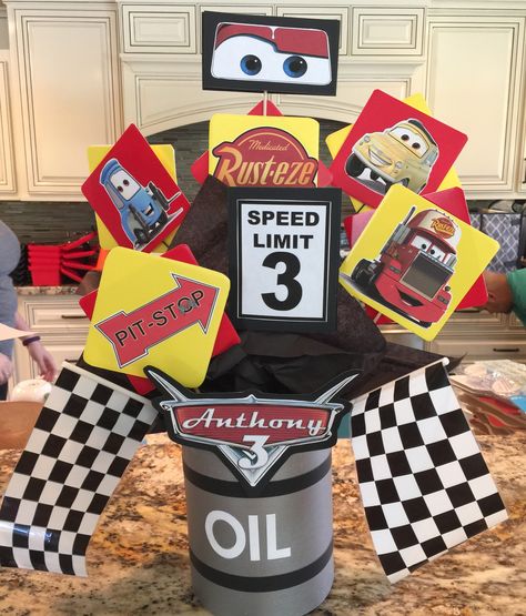 Lighting Mcqueen Centerpieces, Cars Centerpiece Ideas, Race Car Centerpiece Ideas, Disney Cars Theme Birthday Party, Piñata Cars, Ferrari Party, Mcqueen Party, Disney Cars Theme, 2nd Birthday Party For Boys