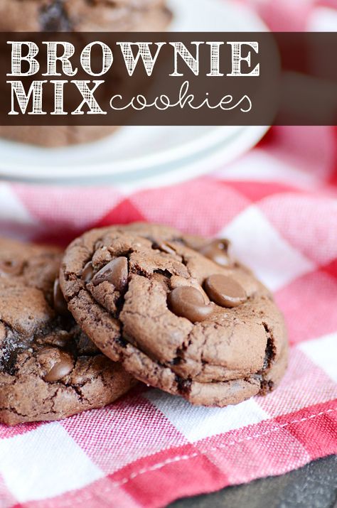 Fudgy delicious Brownie Mix Cookies Brownie Mix Cookies, Cookie Brownie Recipe, Easy Christmas Cookie Recipes, Oreo Brownies, Dessert Simple, Cookies Easy, Delicious Brownies, Christmas Cookies Easy, Chip Cookie Recipe