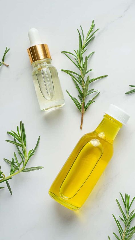 DIY Guide: Make Your Own Rosemary Oil at Home in 3 Simple Steps Red Flower Wallpaper, Rosemary Essential Oil, Messi Photos, Herbal Recipes, How To Dry Rosemary, Rosemary Oil, Natural Perfume, Aromatherapy Oils, Food Prep