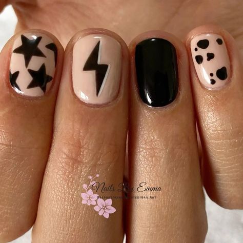 Embracing the Beauty of Black Nails: A Timeless Trend - black nail art Lightening Bolt Nail Design Black, Lighting Bolt Nail Art, Alt Short Nails, Lightning Bolt Nail Art, Rock And Roll Nails, Gangsta Nails, Rock Concert Nails, Lightning Bolt Nails, Grunge Beauty