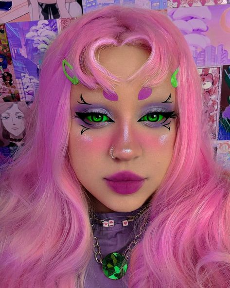 Starfire from Teen Titans Go inspired look Plus Size Starfire, Starfire Hairstyle, Starfire Cosplay Makeup, Pink Wig Halloween Costume, Starfire Makeup Look, Costume With Pink Hair, Star Fire Aesthetic, Pink Hair Costume Ideas Halloween, Starfire Makeup