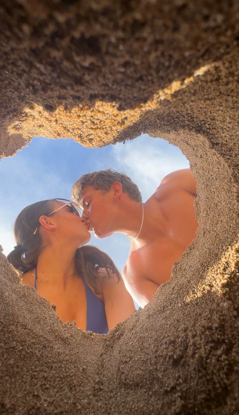 Beach Couple Pictures Sand Heart, Sand Heart Couple Pic, Sand Heart Selfie, Beach Selfie Poses Couple, Summer Photo With Boyfriend, Heart Sand Beach Photo, Beach Selfie Poses Picture Ideas, Beach Heart Sand Picture, Beach Heart Pictures