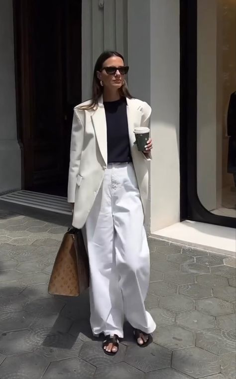 Scandinavian Office Outfit, Ivory Blazer Outfits For Women, Ivory Jacket Outfit, White Oversized Blazer Outfit, Ivory Blazer Outfit, Ivory Pants Outfit, White Oversized Blazer, Cream Blazer Outfit, Blazer Inspiration