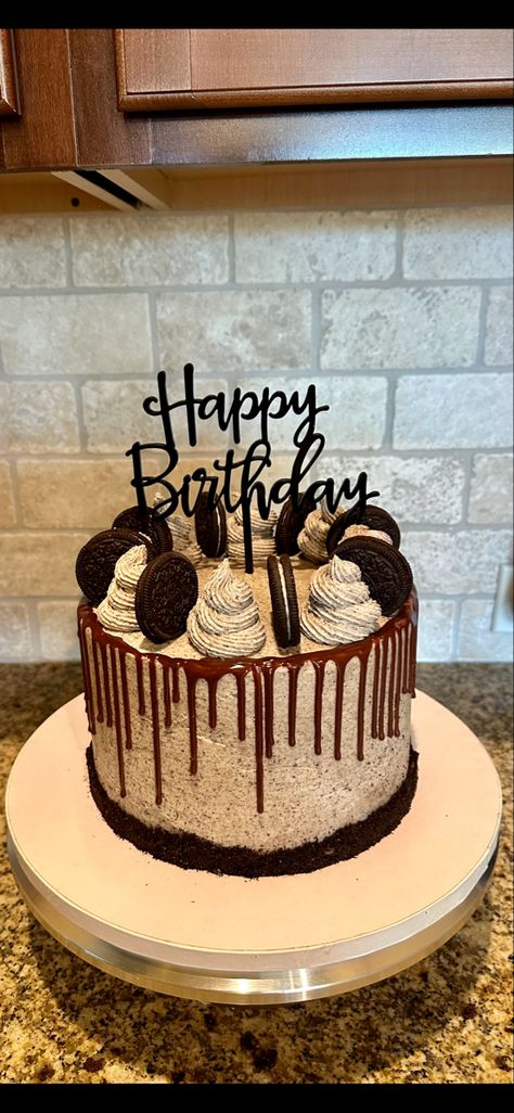 Black and white, Oreo, cookies and cream, Oreo buttercream Birthday Cake Simple Chocolate, Cookies And Cream Birthday Cake, Oreo Birthday Cake Ideas, Birthday Cake With Topper, Birthday Cake Oreo, Fancy Birthday Cakes, Cream Birthday Cake, Chocolate Ganache Drip, Birthday Party Decoration Ideas